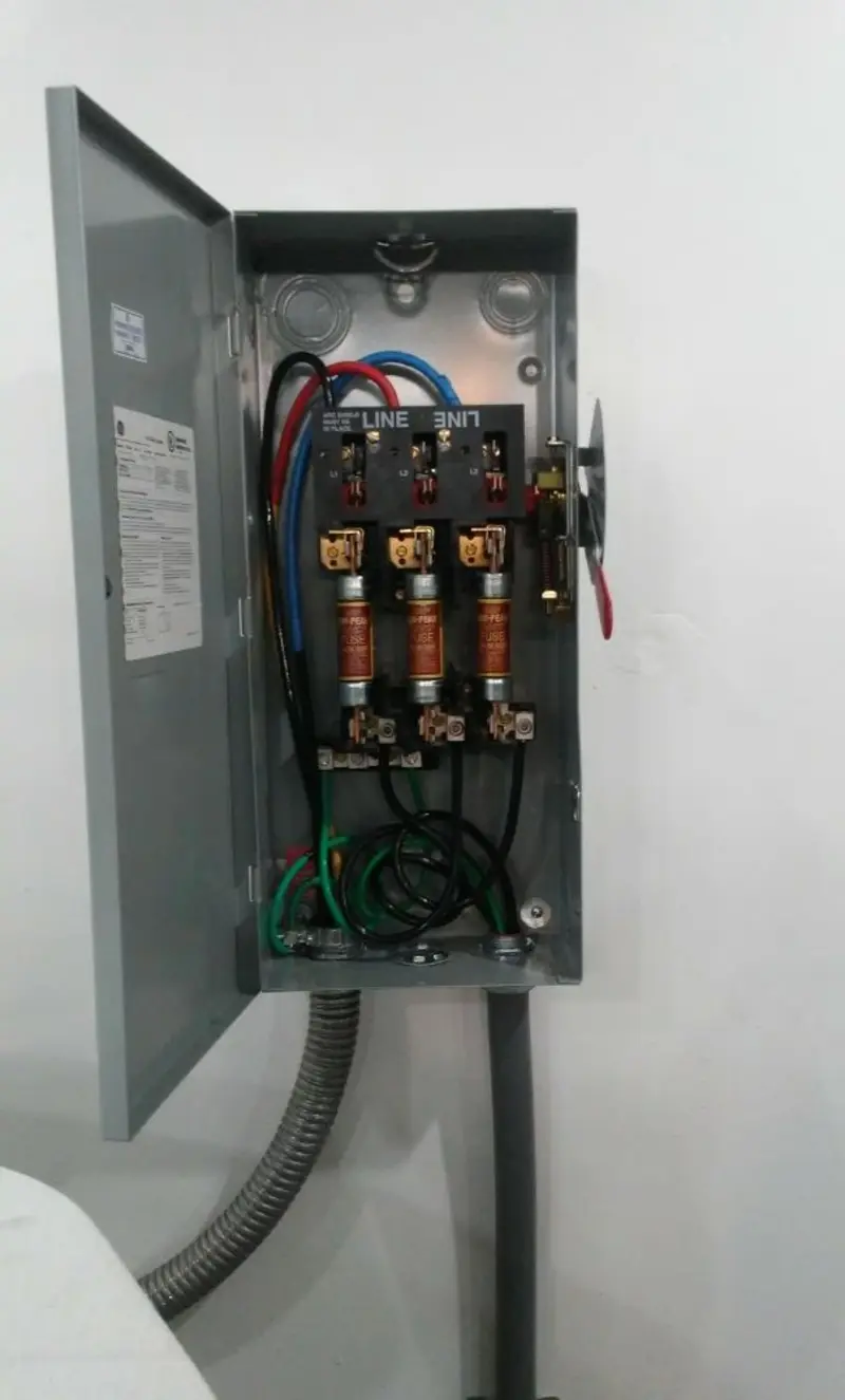 Three-phase disconnect switch installed for Electrical Wiring & Rewiring in Woodward
